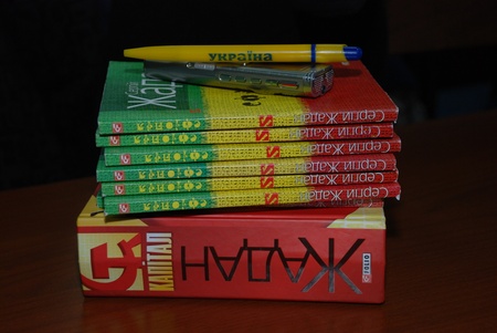 Книг багато не буває