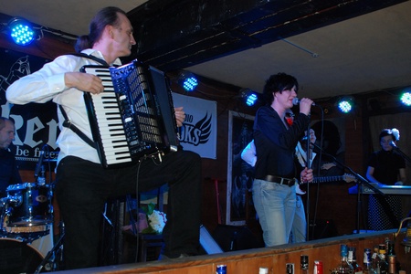 Соня Сотник та гурт «Йогурт»