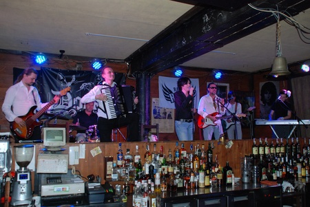 Соня Сотник та гурт «Йогурт»