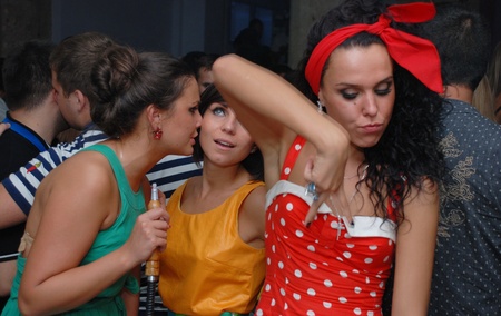 За статистикой - більше дівчат